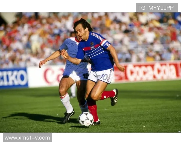 足球明星的生平成就与职业生涯全景介绍