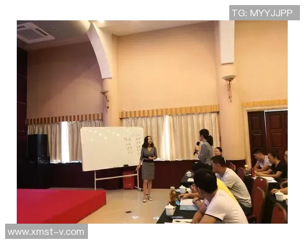 足球明星顾瑶的个人简历与精彩照片展示她的职业生涯与成就